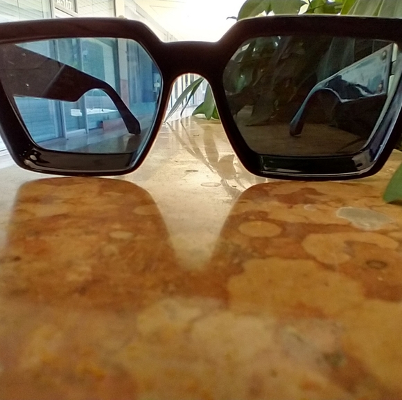 Louis Vuitton 1.1 Millionaire Sunglasses - Picture 5 of 16